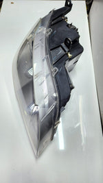 Bild in die Galerieansicht laden, BMW X5 Xenon Headlight 7221894 X5 E70 OEM