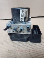 Bild in die Galerieansicht laden, 2012-2013 BMW F30 F31 F35 320i and 328i ABS Pump Control Module 6862246 OEM