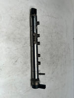 Bild in die Galerieansicht laden, BMW 1' F10 F30 E90 E81 E87 N47 2.0L Fuel Injection Rail With Sensor 7809127 OEM
