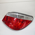 Bild in die Galerieansicht laden, 2003-2007 BMW 5 Series E60 E61 525i Rear Right Outer Taillight 7165738