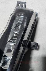 Bild in die Galerieansicht laden, 2019-2021 BMW X3 Front Right Fog Light 9492772 X3 G01 OEM