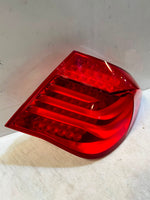 قم بتحميل الصورة إلى عارض الصور، BMW 7 Series F01 F02 F03 F04 Right Rear LED Tail Light 7182198 OEM 2008-2015