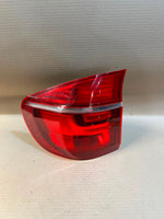Bild in die Galerieansicht laden, BMW X5 E70 X5M LCI Rear Left Outer Tail Light 7227791 OEM 2011-2013