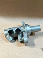 قم بتحميل الصورة إلى عارض الصور، 2014 BMW 3 Series F30 Brake Master Cylinder Used Genuine OEM