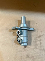 قم بتحميل الصورة إلى عارض الصور، 2014 BMW 3 Series F30 Brake Master Cylinder Used Genuine OEM