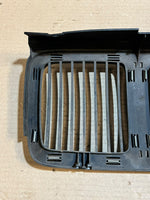 قم بتحميل الصورة إلى عارض الصور، BMW 7 Series E32 735i 730i Front Center Kidney Grille 1908697 Used OEM