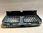 قم بتحميل الصورة إلى عارض الصور، BMW 7 Series E32 735i 730i Front Center Kidney Grille 1908697 Used OEM