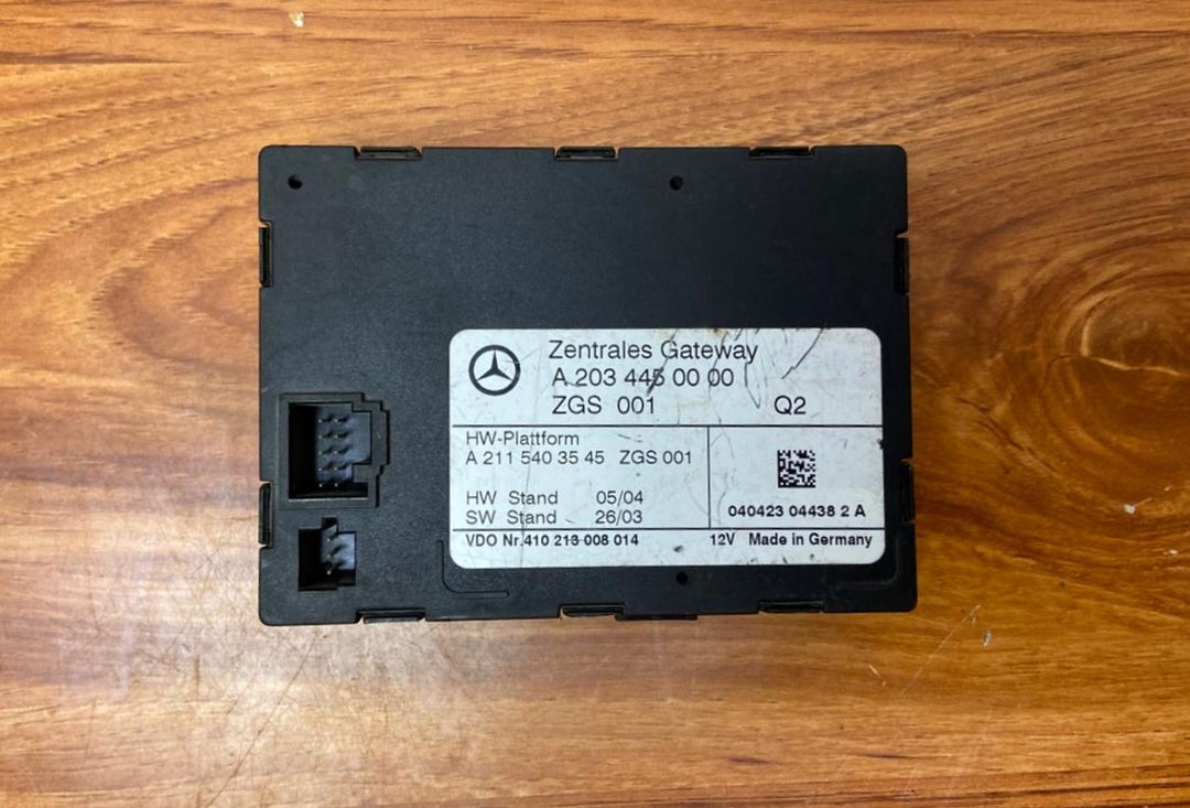 Mercedes-Benz Central Gateway Control Unit Module A2034450000 C-Class W203 OEM