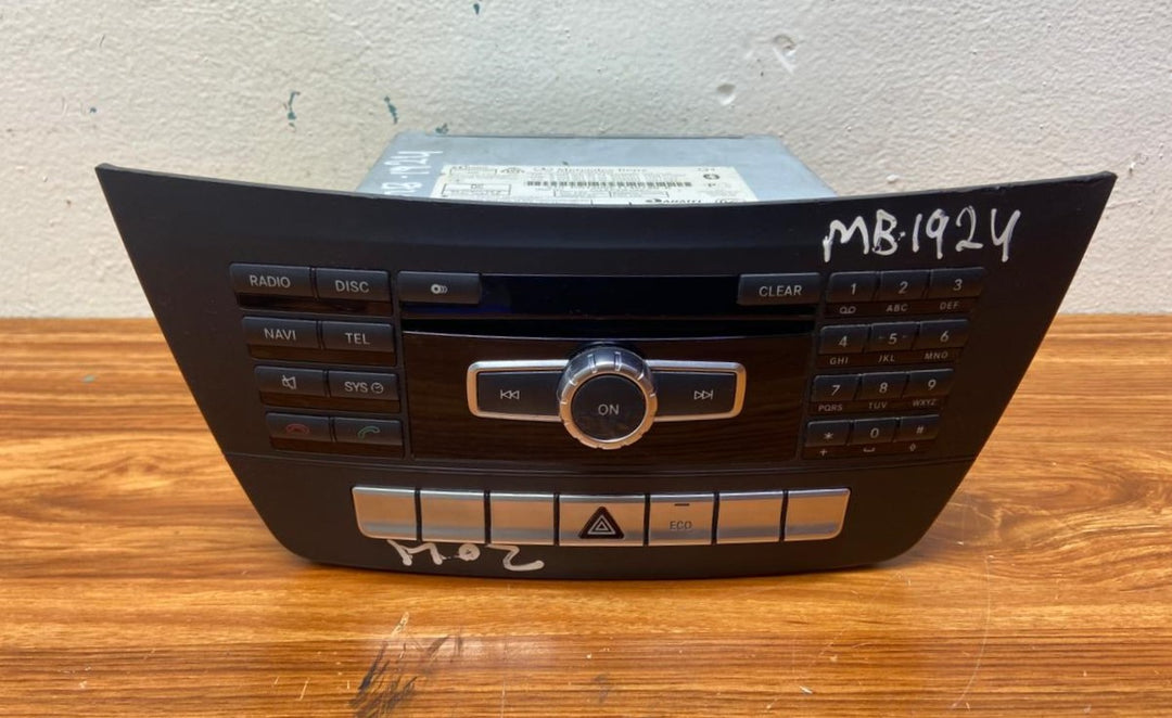 Mercedes-Benz Head Unit CD Player A2049003914 C-Class W204 OEM Radio Audio