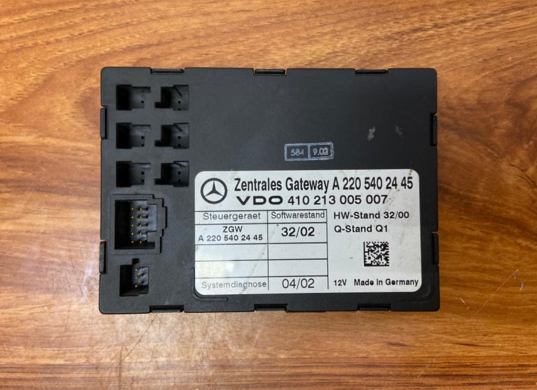 Mercedes-Benz S-Class W220 Central Gateway Control Unit Module A2205402445 OEM