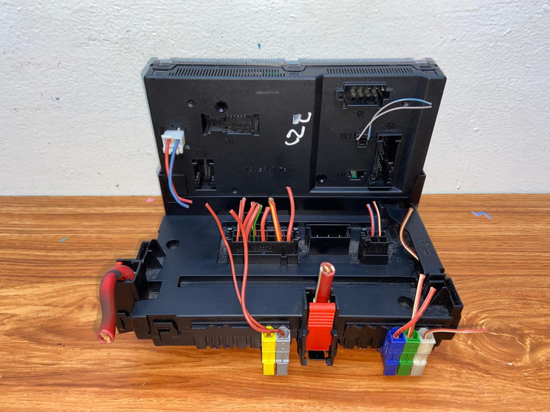 Mercedes-Benz S550 W221 Rear SAM Fuse Box Control Module A2215403250 A2215403862 OEM