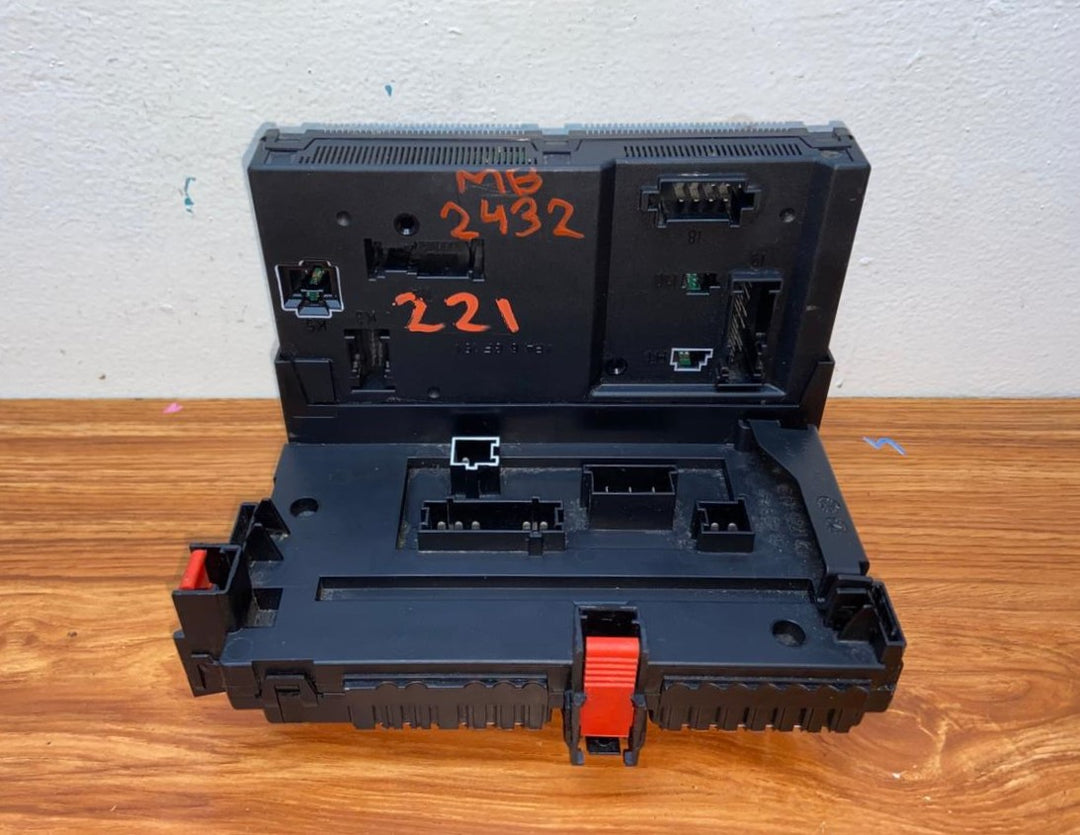 Mercedes-Benz S550 W221 Rear SAM Fuse Box Control Module A2215402050 A2215454932 OEM