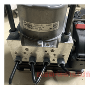 مضخة نظام منع انغلاق المكابح (ABS) من BMW - F44 5A2EDE2، مضخة نظام منع انغلاق المكابح (ABS) F44 228i، منتج أصلي مستعمل