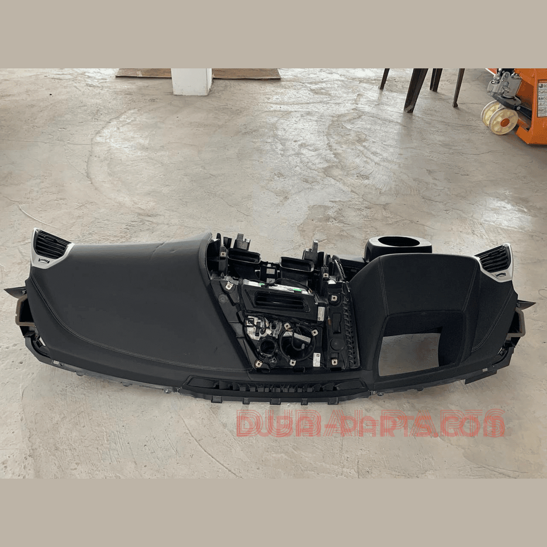 Bmw 8 series coupe 840i G15 LHD dashboard
