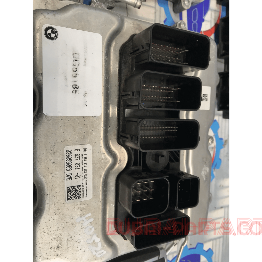 مجموعة وحدة التحكم الإلكترونية (ECU) لسيارة BMW 750i موديل 2015، محرك N63 F02، رقم القطعة 8637031 7649828، منتج أصلي مستعمل