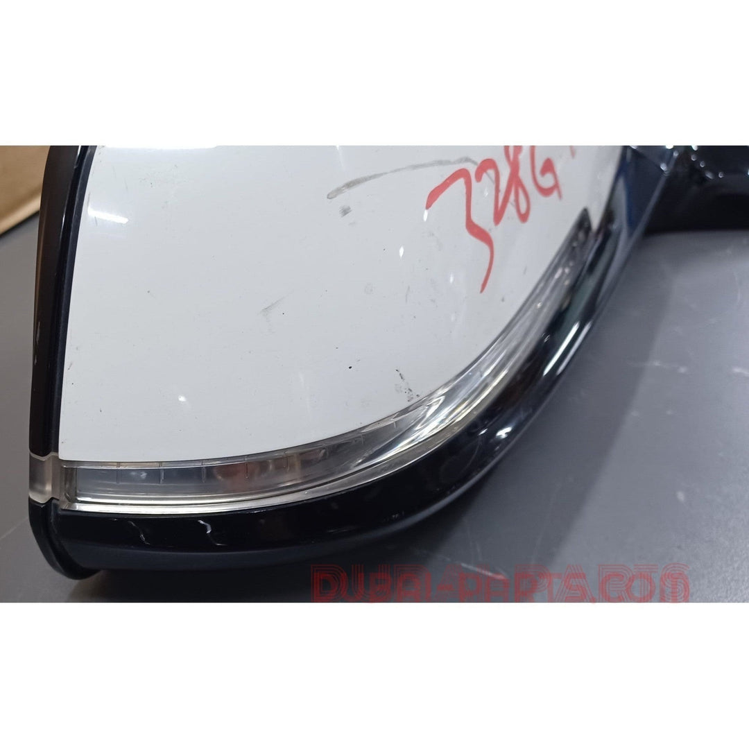 BMW F34 Side Mirror Right Side White Colour Foldable Type and Signal Light Genuine Product used