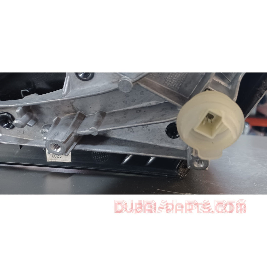 مرآة جانبية يسارية بيضاء اللون قابلة للطي مع إشارة انعطاف، لسيارة BMW F20 LCi موديل 2015، منتج أصلي مستعمل