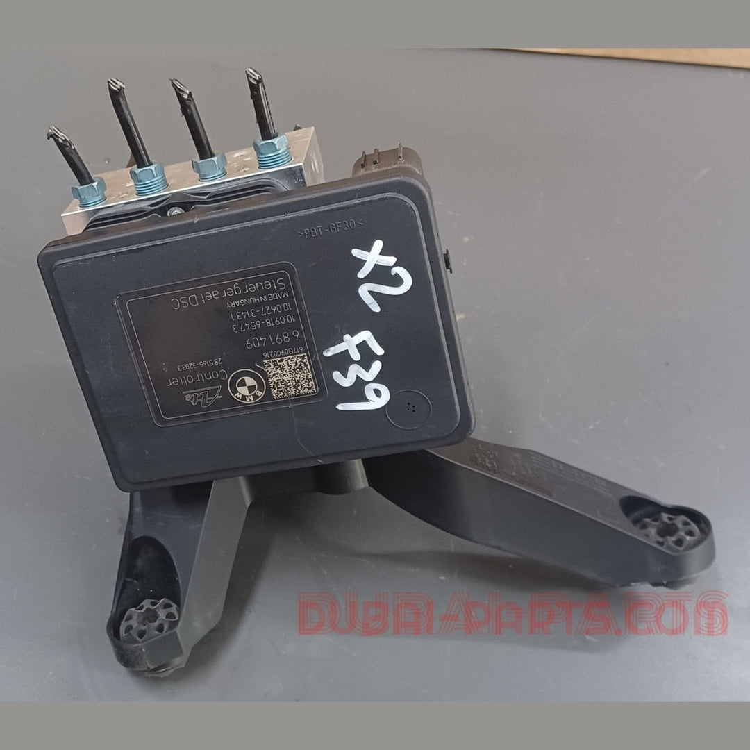 مضخة ووحدة تحكم نظام منع انغلاق المكابح (ABS) لسيارة BMW X1 و X2 F39، رقم القطعة 6891408، منتج أصلي مستعمل