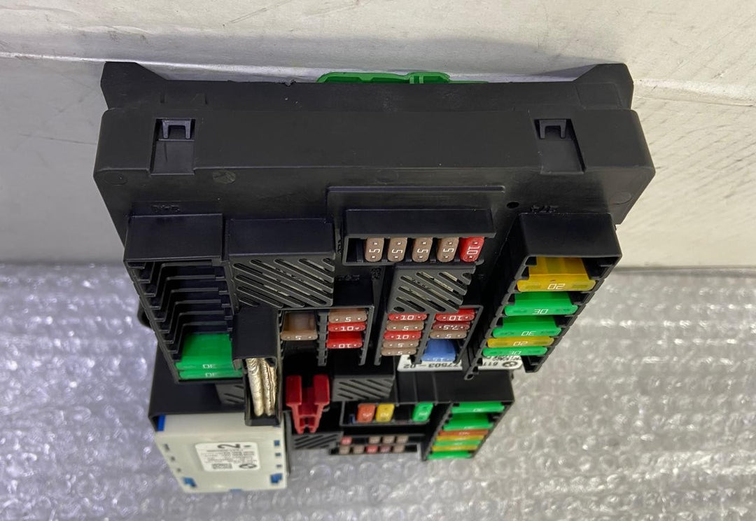 OEM BMW 740 750 G11 G12 REAR POWER DISTRIBUTION FUSE RELAY BOX MODULE 9377503