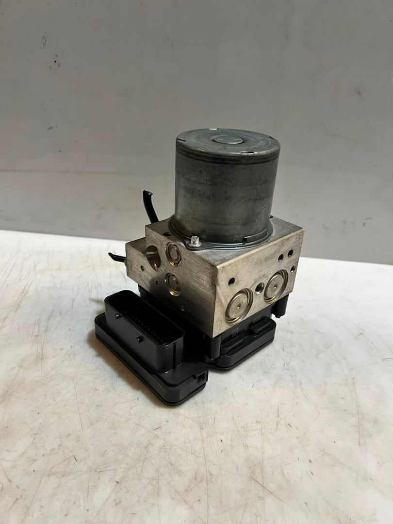 2016 BMW 528i 5 Series F10 and 6 Series F12 L6 DXC9 Abs Pump 6876908 OEM