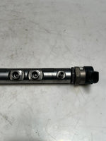 Bild in die Galerieansicht laden, BMW 1' F10 F30 E90 E81 E87 N47 2.0L Fuel Injection Rail With Sensor 7809127 OEM