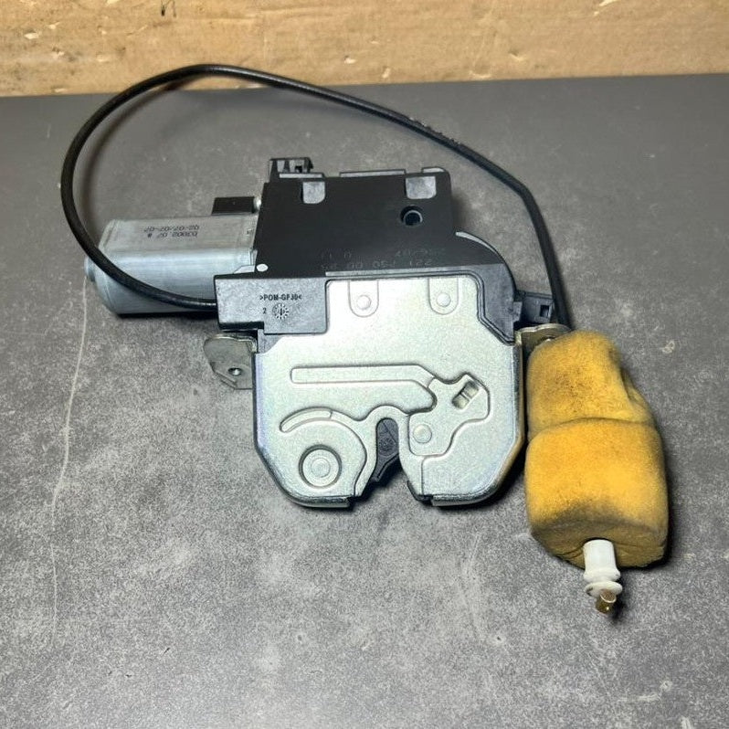 07-13 Mercedes  W221 S-Class Rear Trunk Lid Latch Lock Actuator A221 7500085 OEM