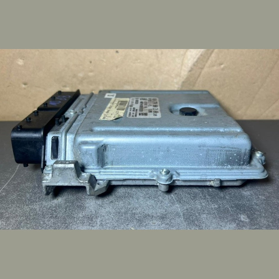 12-18 Mercedes W246 CLA GLA Engine Control Module Unit ECM ECU A270 9002100 OEM