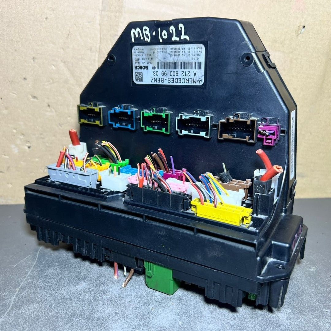 10-16 Mercedes-Benz W212 W204 Front SAM Module Relay Fuse Box A212 9009908 OEM