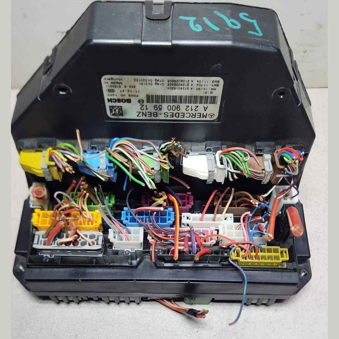 Mercedes-Benz Front Fuse Box Control Module A2129005912 C-Class W204 S204 OEM