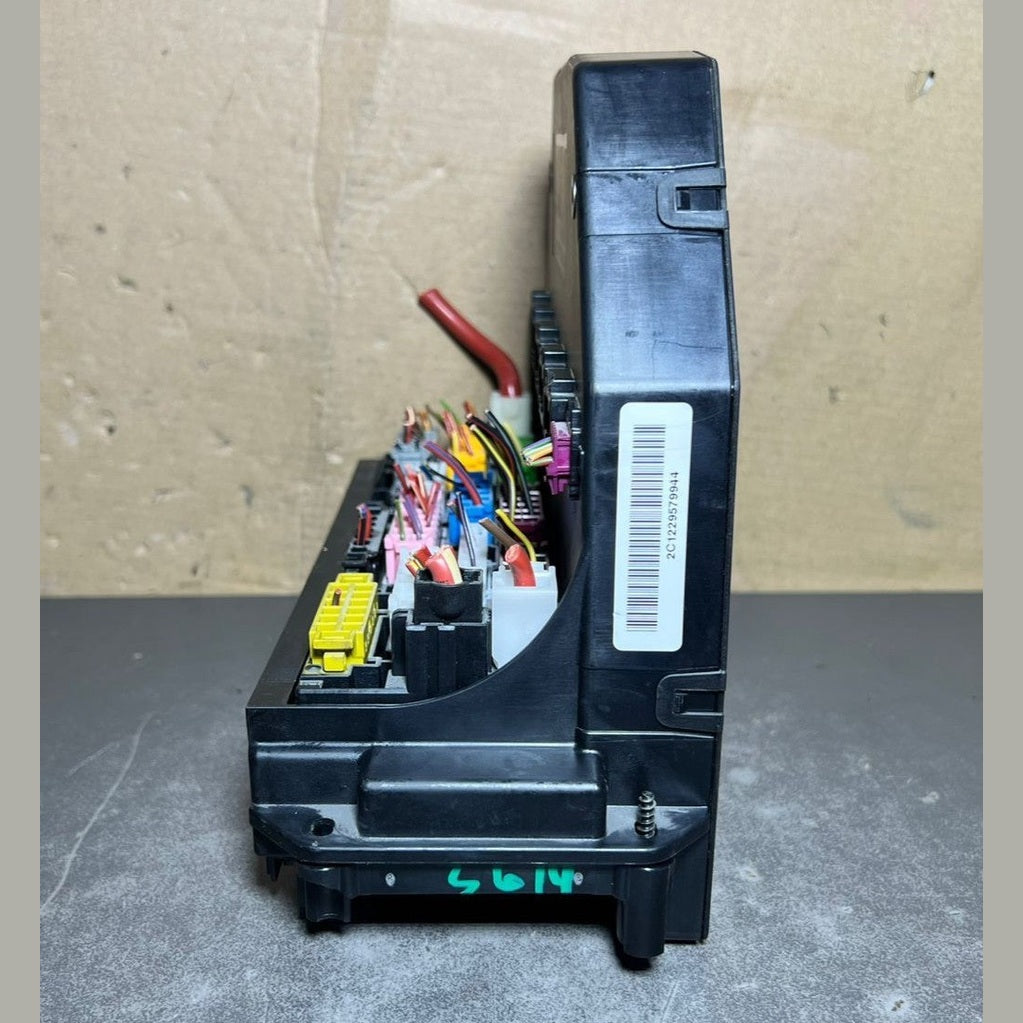 10-16 Mercedes-Benz W212 W204 Front SAM Module Relay Fuse Box A2129003614 OEM