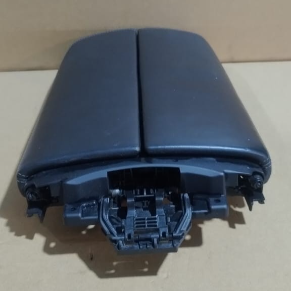 BMW G11 G12 750I 740I ARMREST STORAGE COMPARTMENT LID P/N 9348741