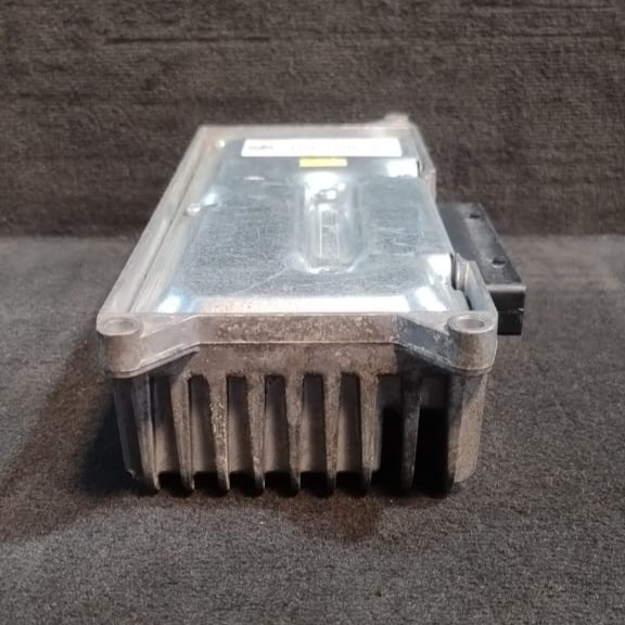AUDI OEM  A4 A5 S5 Q5 B8 RADIO AMPLIFIER BOOSTER 8T0035223