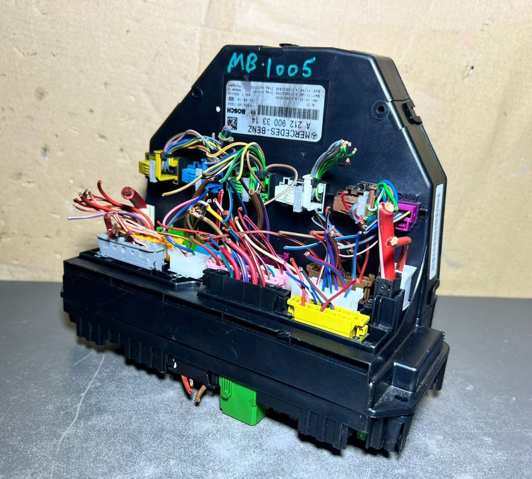 10-16 Mercedes-Benz W212 W204 Front SAM Module Relay Fuse Box A212 9003314 OEM