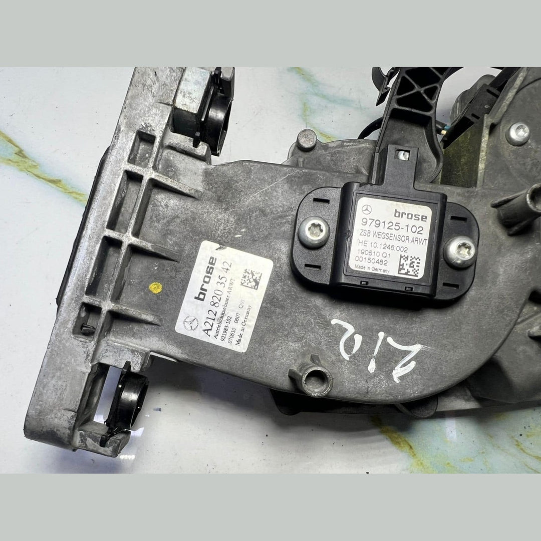 Mercedes Tailgate Pull Down Motor A2128203542  C-Class W204 and GLK-Class