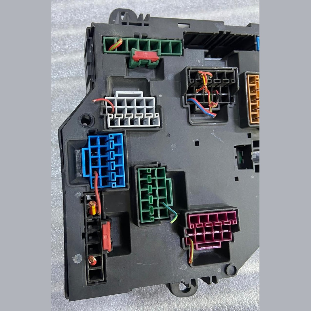 OEM BMW 528i F10 Rear Power Distribution Fuse Box Module 9264923
