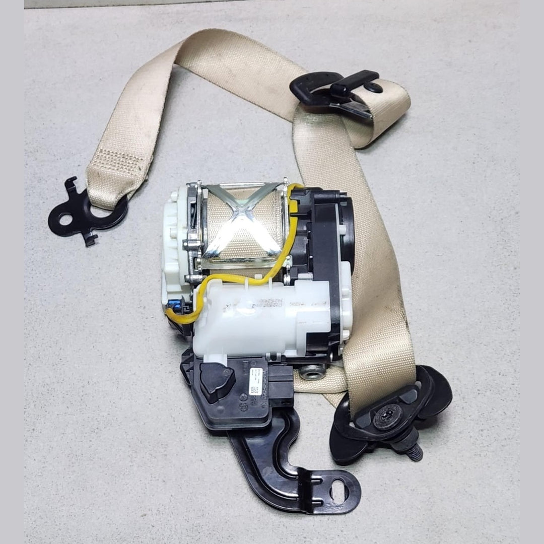 BMW Upper Seat Belt Front Right 7430118 5 Series G31 540iX