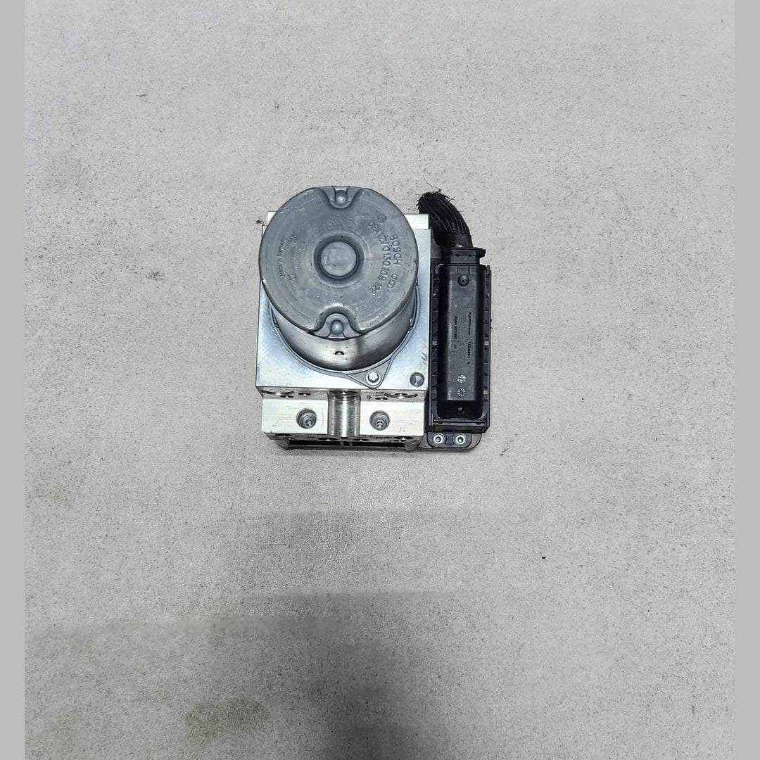 2010-2016 BMW 550i Abs Pump Module 6852808 5 Series F10 F11 and 6 Series F12 F13