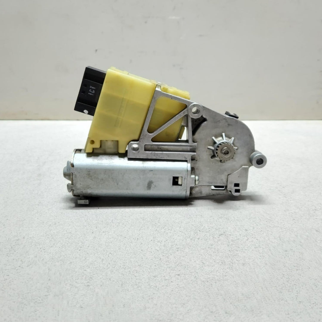 2008-2011 BMW 528i Sunroof Motor 9137056 5 Series E60 E61 OEM