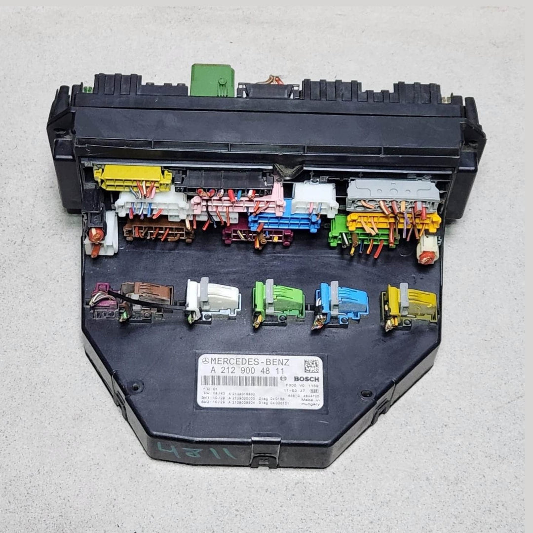 Mercedes-Benz Front Sam Fuse Box Control Module A2129004811 W204 C-Class  W207