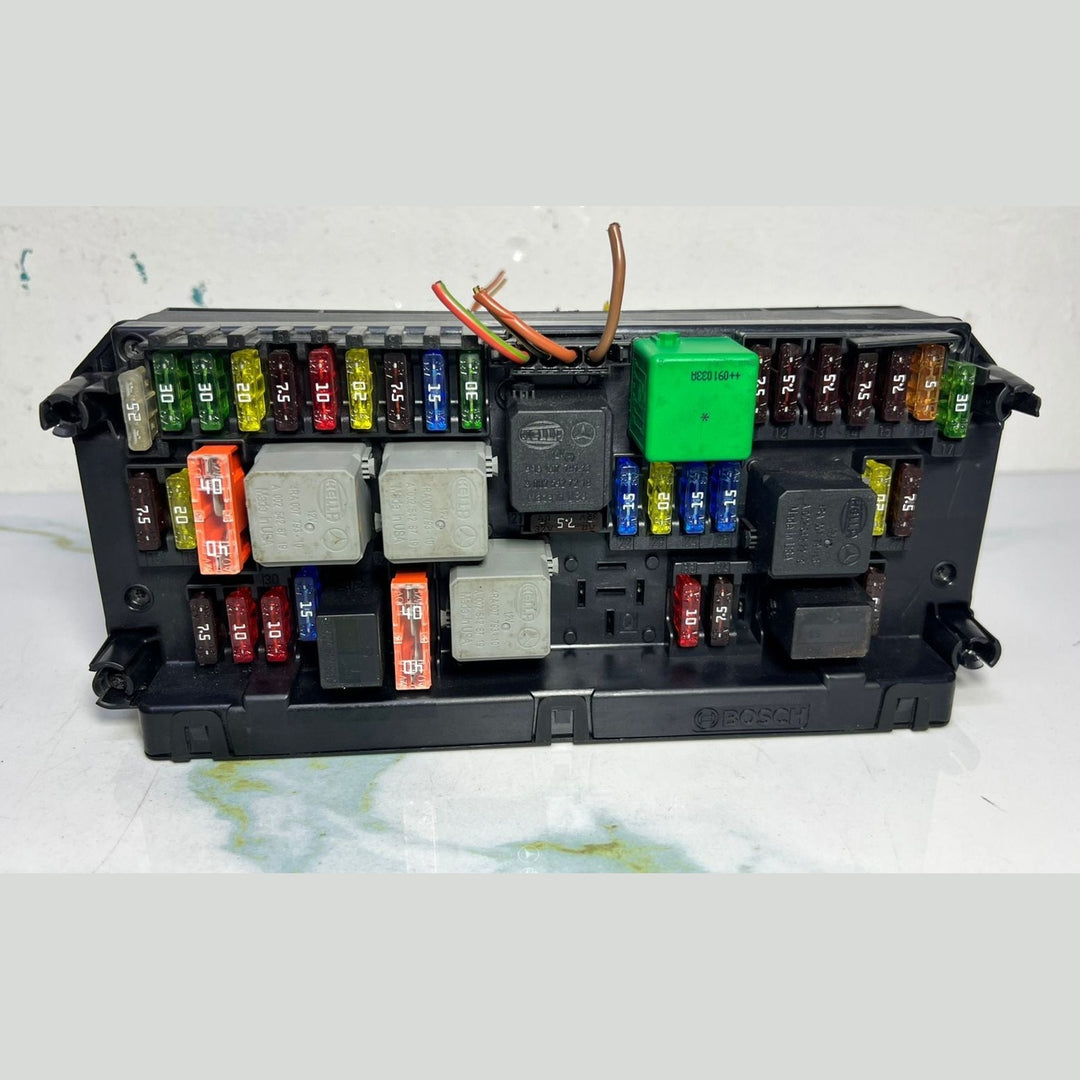 10-16 Mercedes-Benz W212 W204 Front SAM Module Relay Fuse Box A212 9004500 OEM