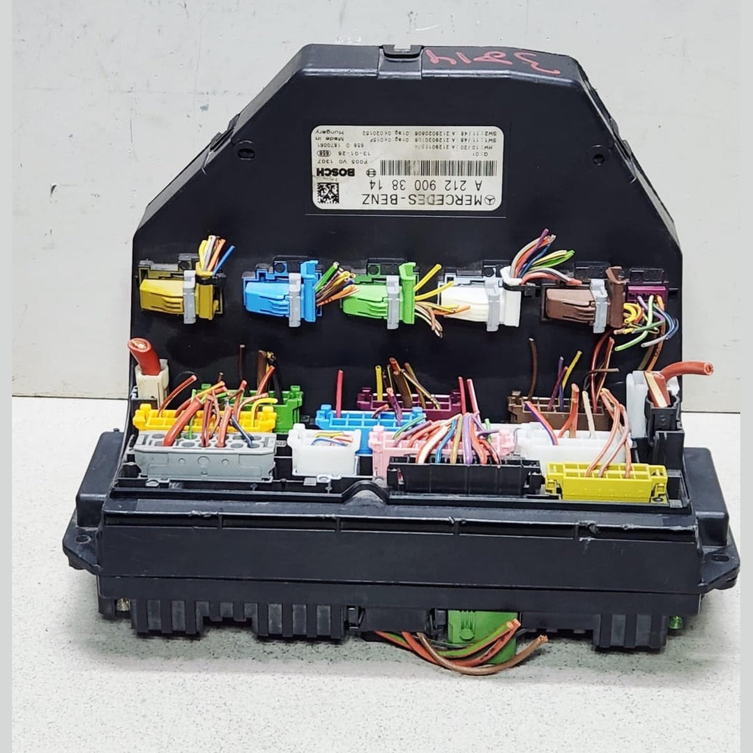 10-16 Mercedes-Benz W212 W204 Front SAM Module Relay Fuse Box A212 9003814 OEM