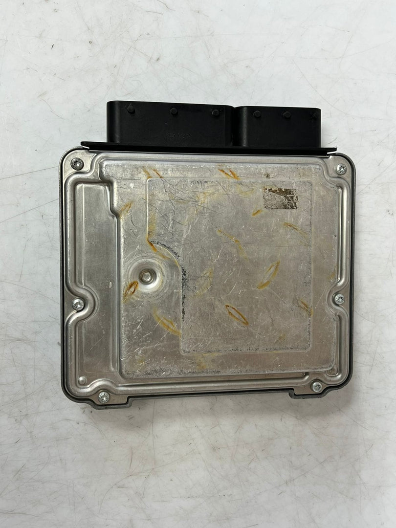 2015 BMW  F10 520d F20 120d F30 320D Engine Control Unit ECU DDE 8578995 OEM