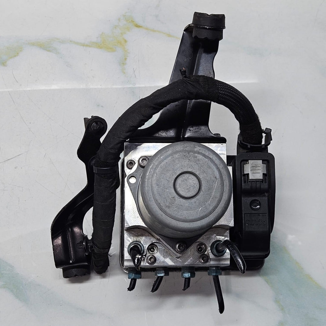 2016-2020 BMW G30, G32, G11, G12, G01 X3 Abs Dsc Pump Control Module 6876246 OEM