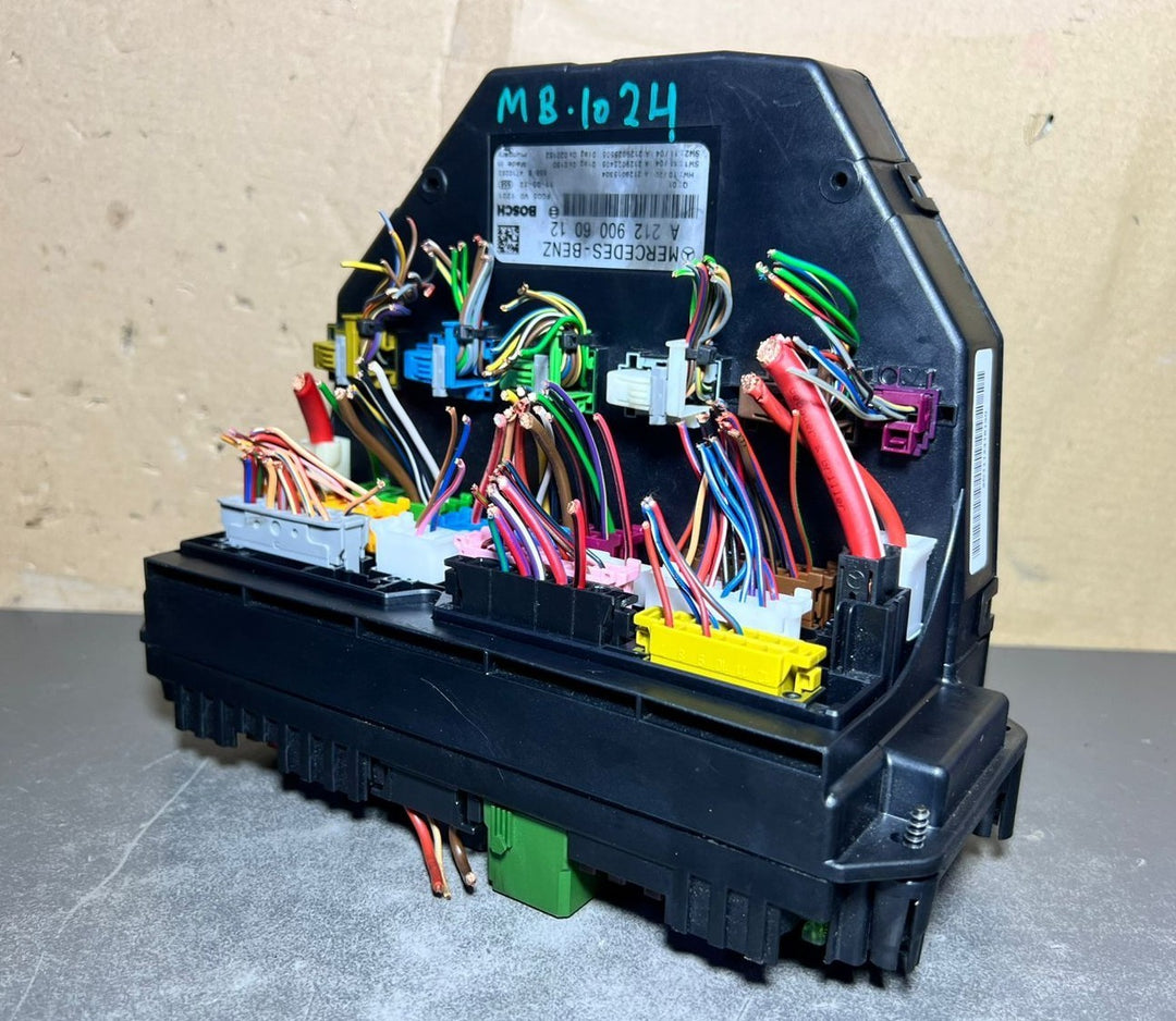 10-16 Mercedes-Benz W212 W204 Front SAM Module Relay Fuse Box A212 9006012 OEM