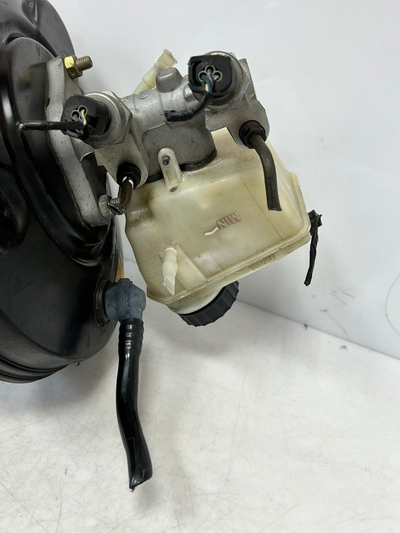 2003-2008 BMW Z4 E85 3.0 Brake Master Cylinder Servo 6757273 OEM