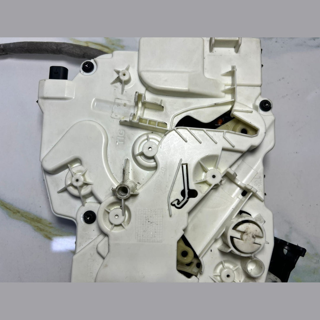 Genuine Mercedes-Benz Vito W447 Rear Sliding Actuator Door Lock A447 7302902 OEM