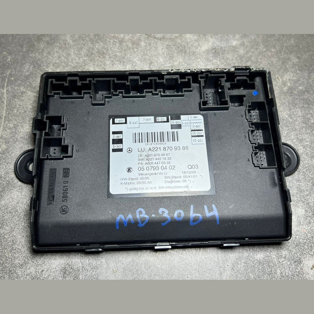 07-13 Mercedes W221 S-Class Front left Side Door Control Module A221 8709386 OEM
