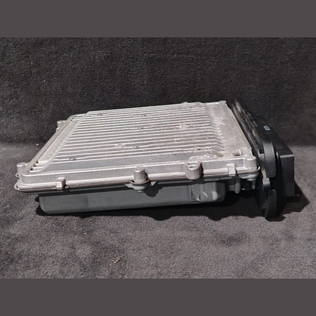 BMW 5 7 SERIES F01 F02 F10 F07 N57 D30A ENGINE CONTROL AUTOMATIC - DDE  8509757