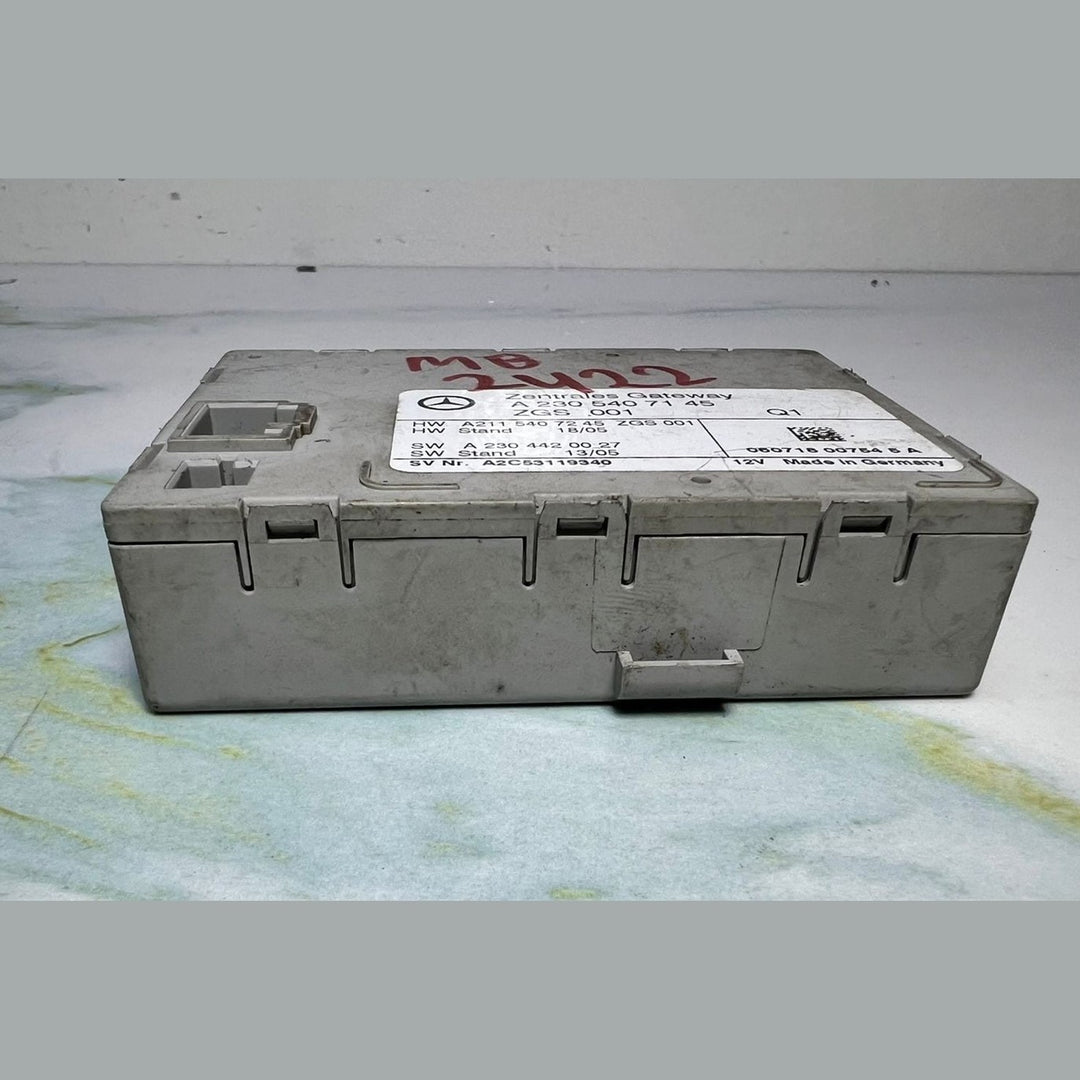 Mercedes Gateway Control Module A2305407145 SL R230 and R232
