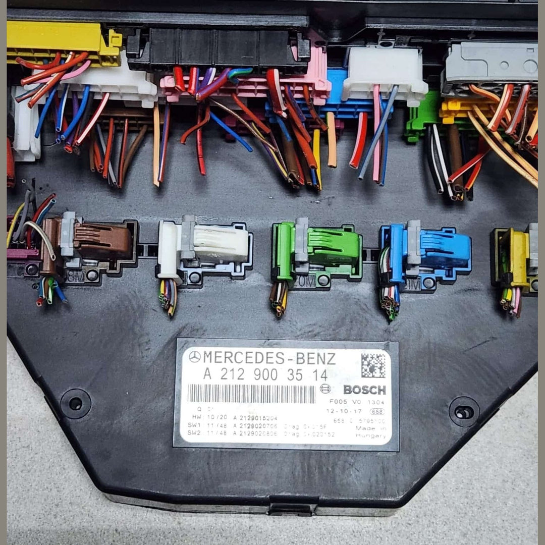 2006-2013 Mercedes-Benz W204 C-Class Fuse Box Control Module A2129003514 